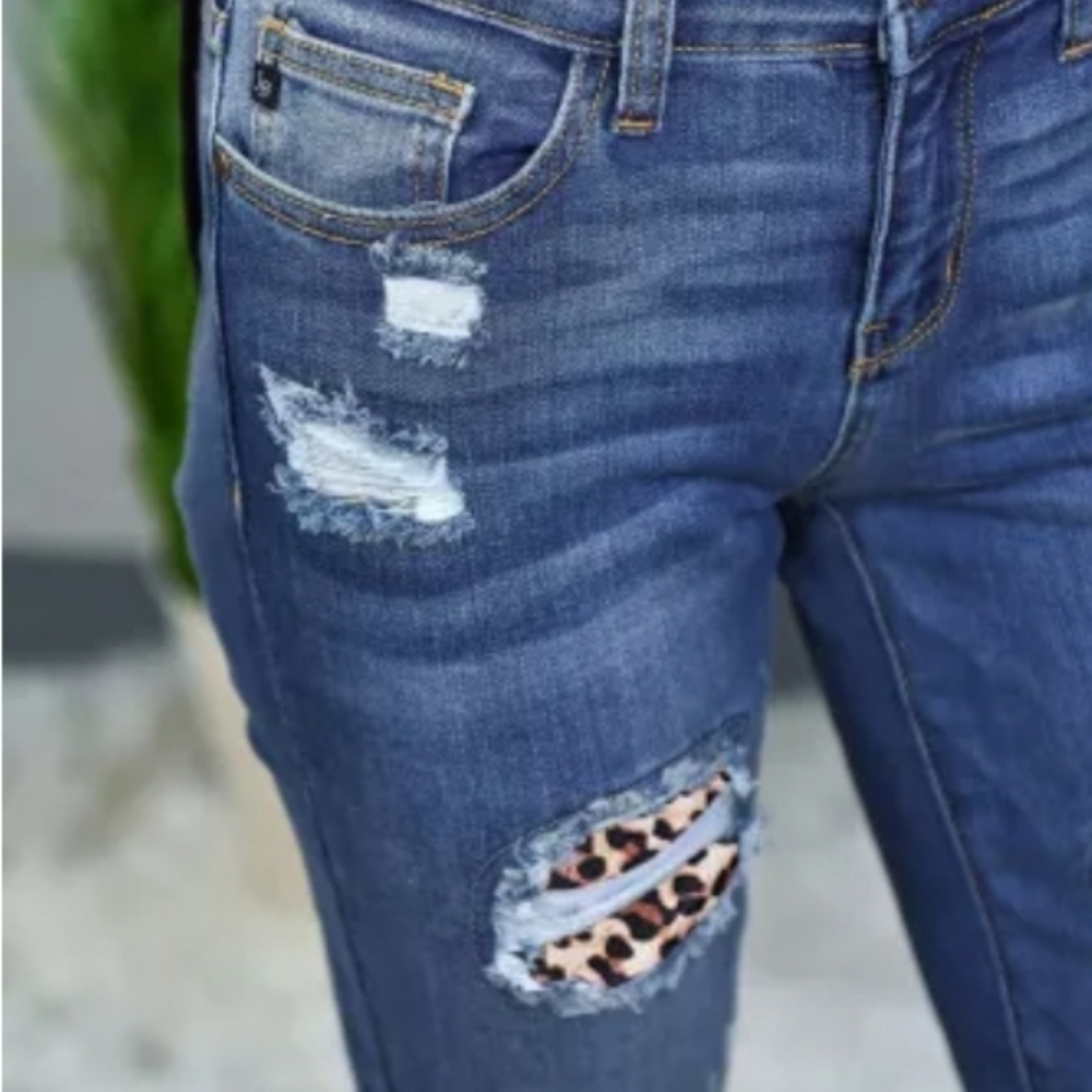 Leopard patch skinny jeans NWOT 🚨 SALE: 50% OFF!🚨 - Picture 4 of 5